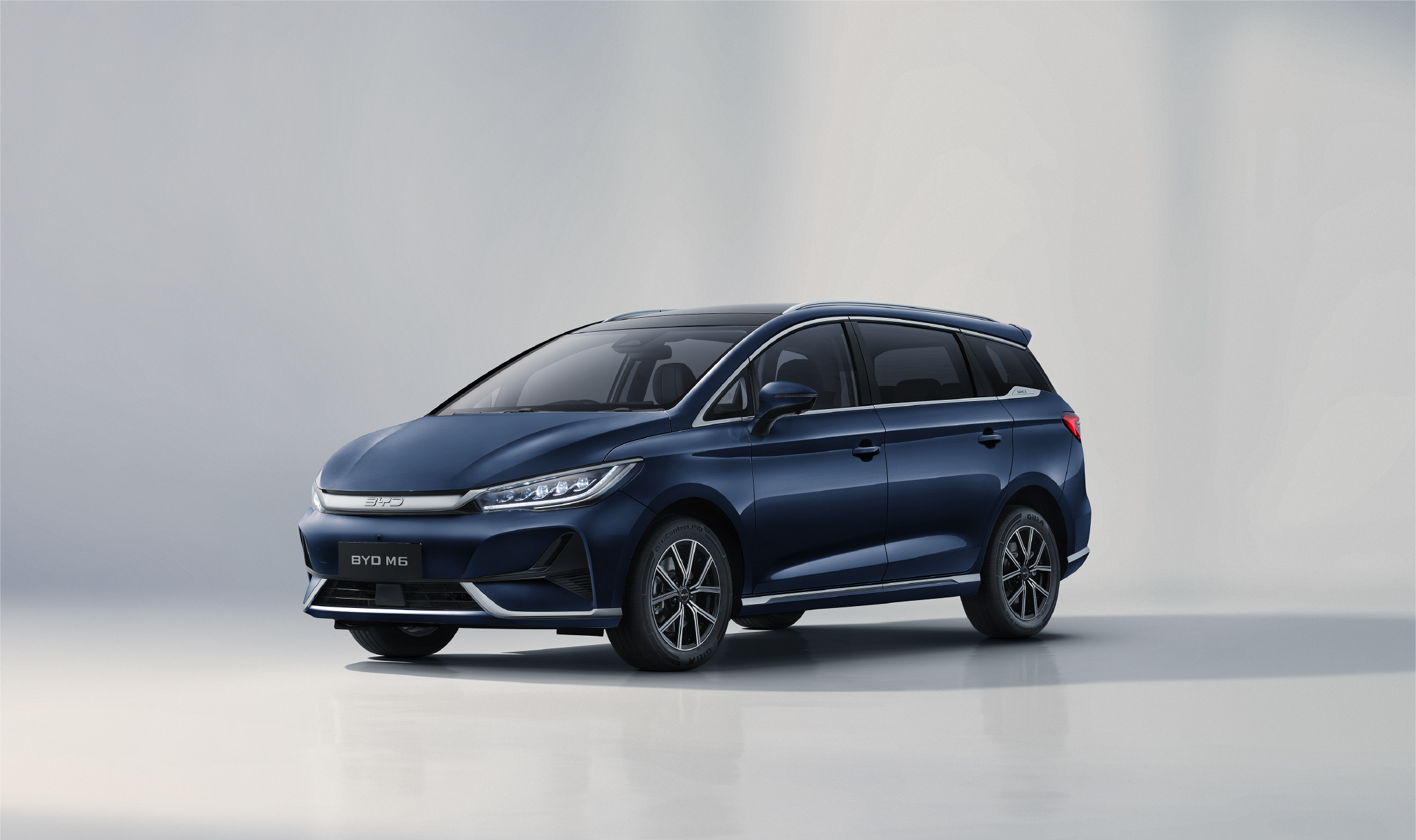 BYD M6